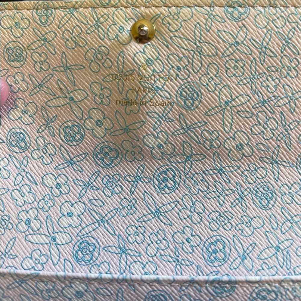 Louis Vuitton Wallet - Picture 6 of 6